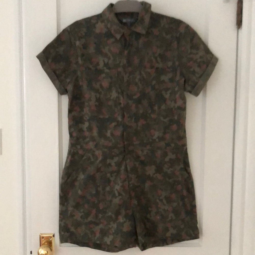 NWOT Title Nine Brash Utility Romper in Camouflage. Size Medium.